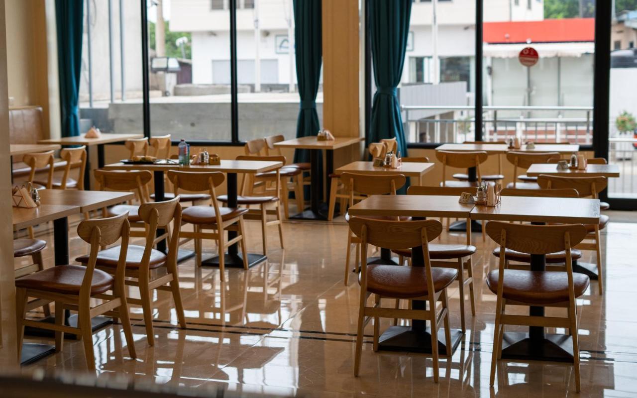 G.C Royal Hotel Аккра Екстер'єр фото