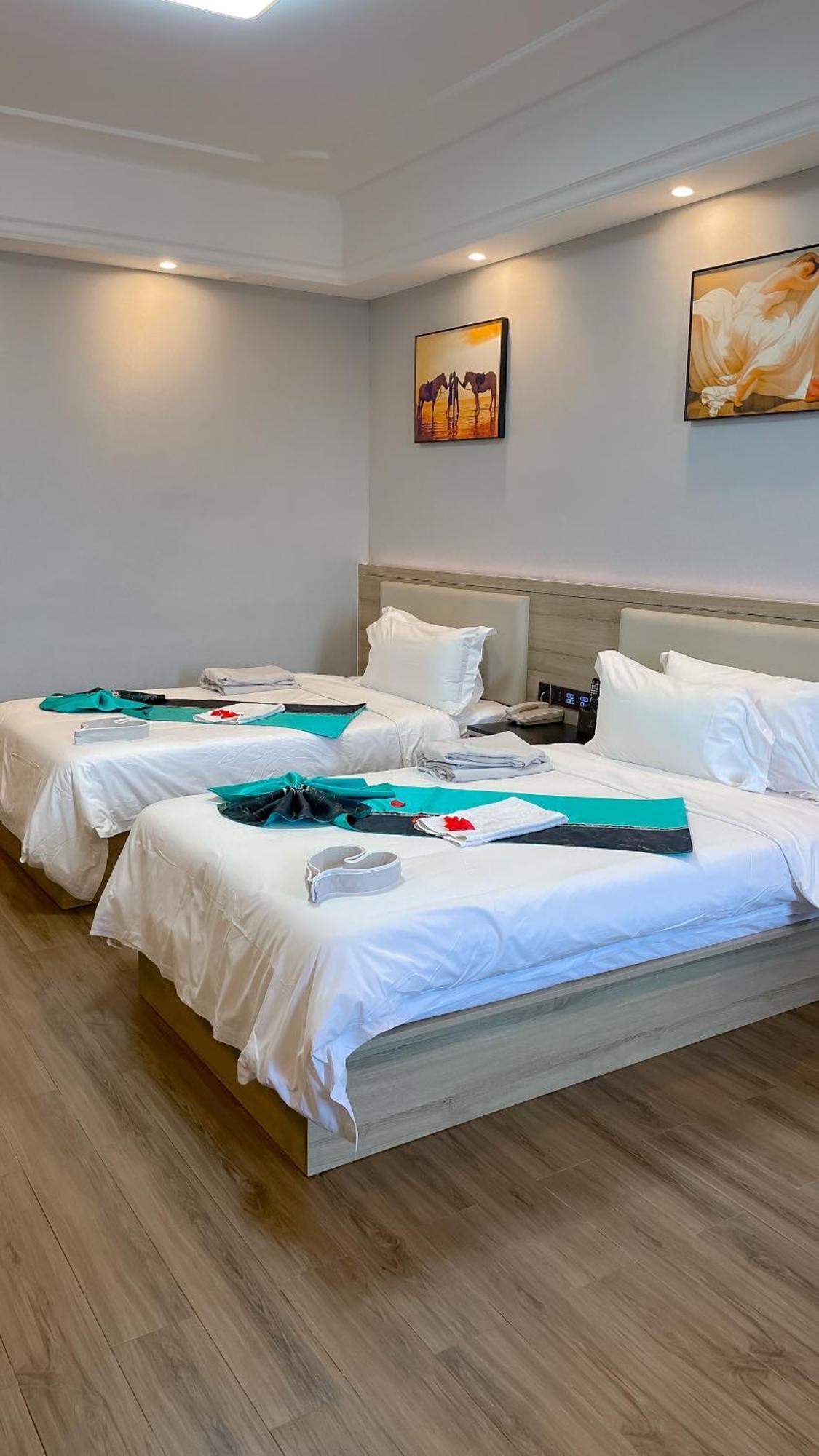 G.C Royal Hotel Аккра Екстер'єр фото